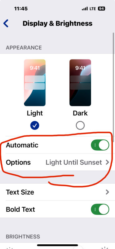 Come abilitare la modalità scura automatica e la modalità luce commutazione su iPhone